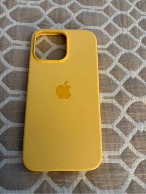 Apple Yellow Silicone iPhone Case  iPhone 14 PRO MAX